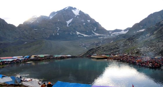 Beautiful view of a lake amongst the mountains