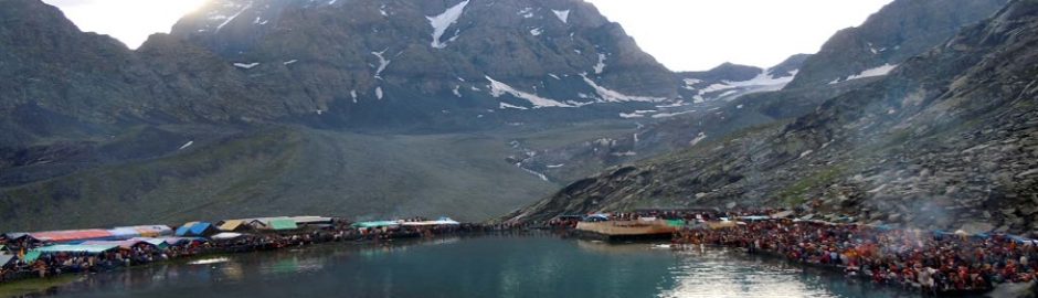 Beautiful view of a lake amongst the mountains